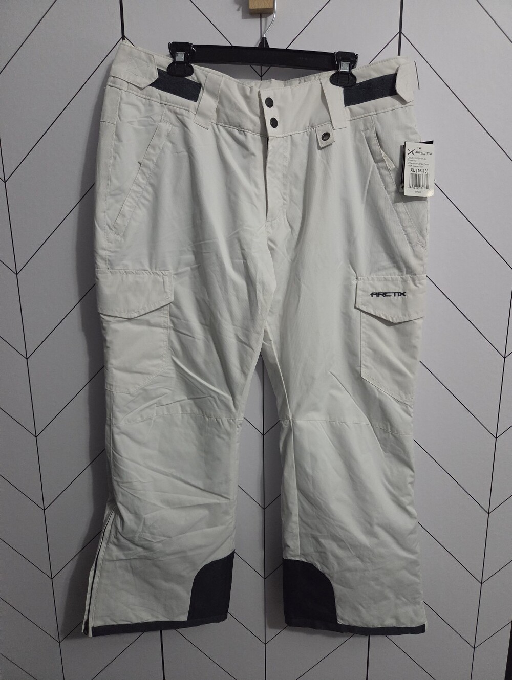 NWT Arctix Women's White Insulated Snow Sports Cargo Pants, Size XL Short